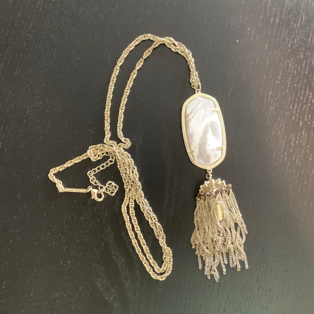 Kendra Scott necklace